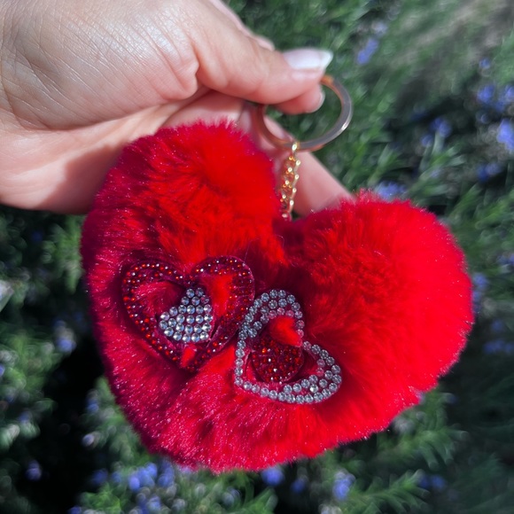 Fury heart shaped keychain - Picture 4 of 4